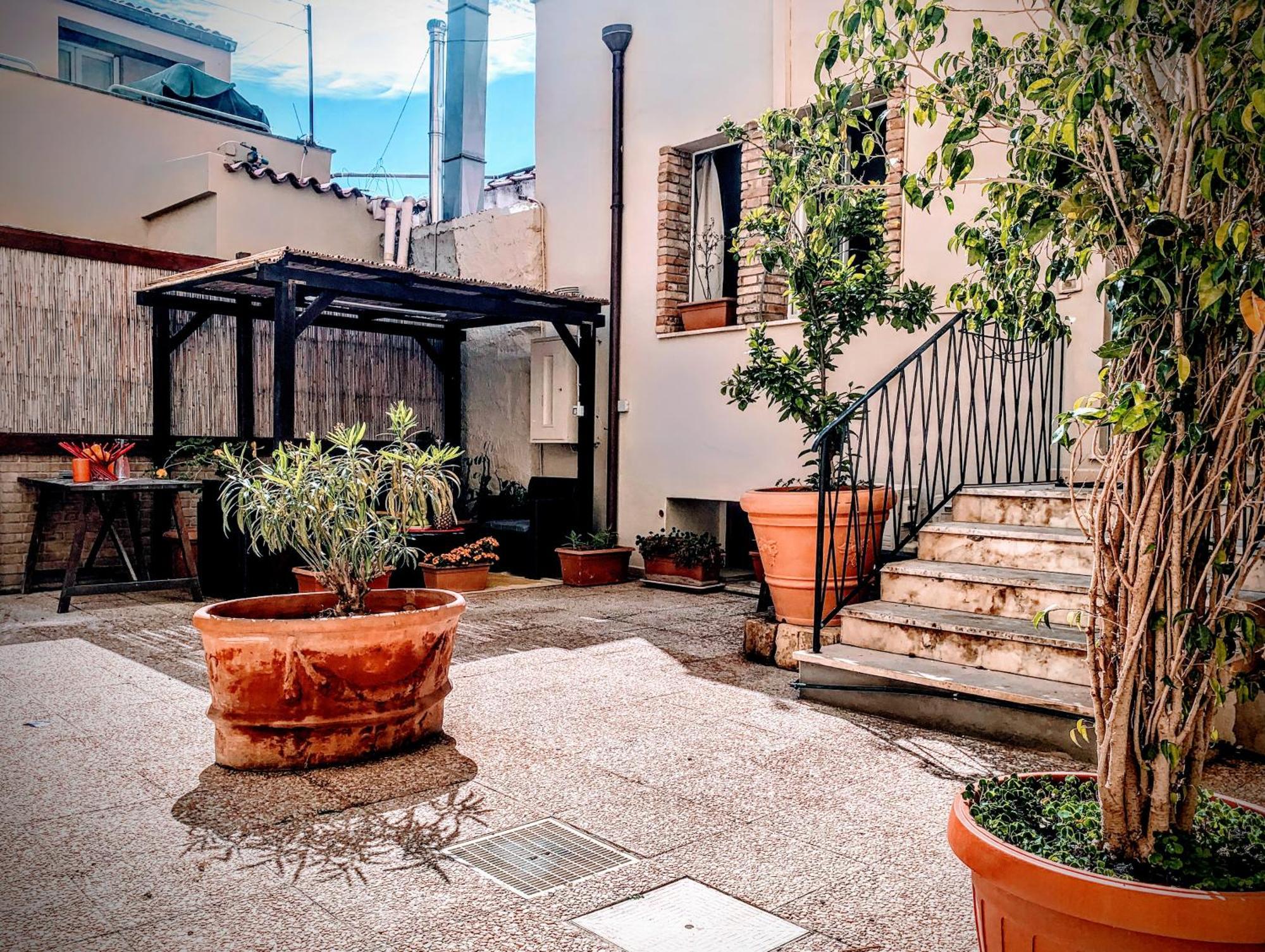 Oasi Urbana Con Terrazza E Vista Apartment กาญารี ภายนอก รูปภาพ