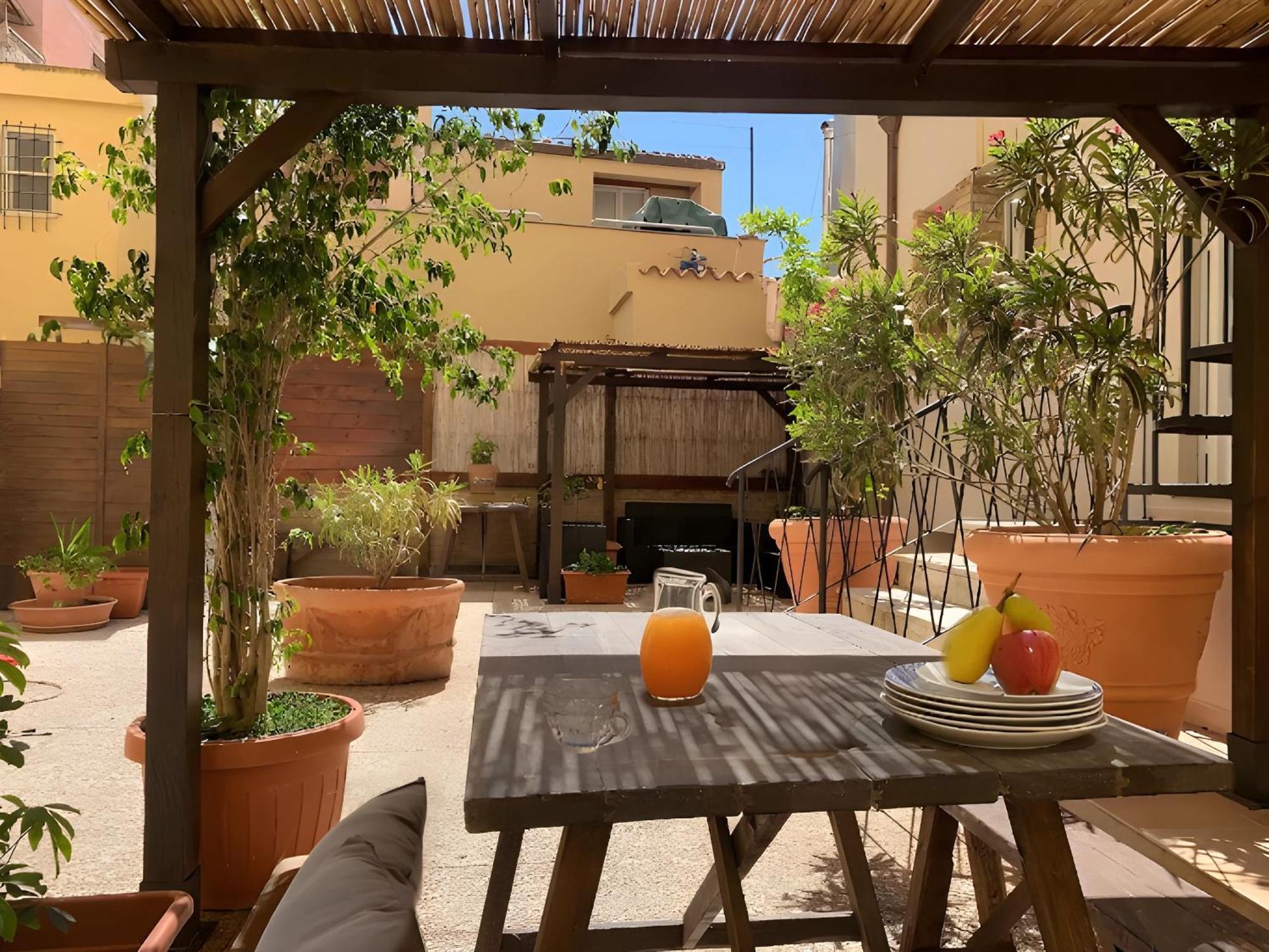 Oasi Urbana Con Terrazza E Vista Apartment กาญารี ภายนอก รูปภาพ